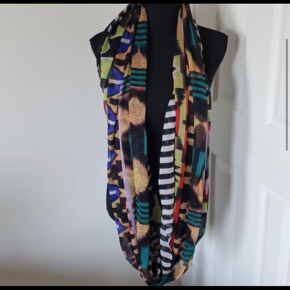 NWOT Aztec Infinity Scarf 🤍 - Picture 3 of 5